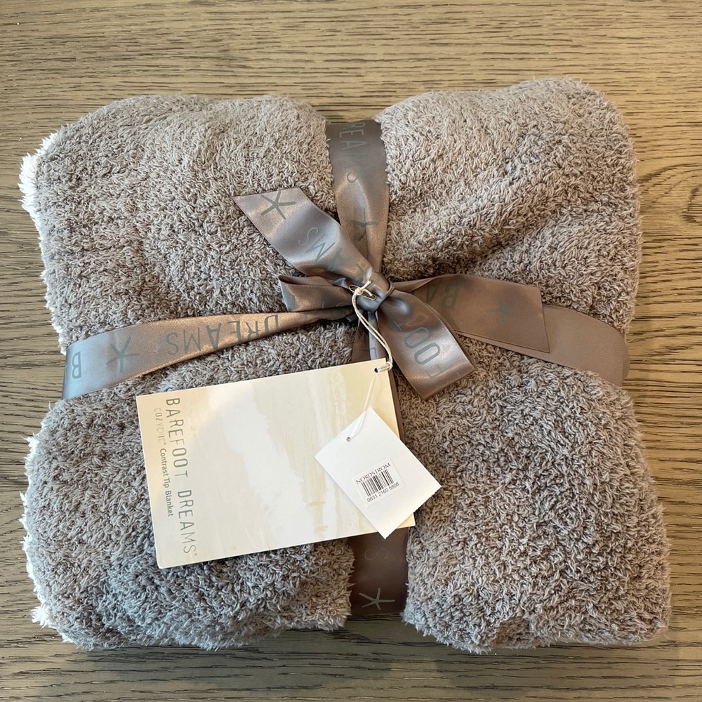 NWT Barefoot Dreams Blanket